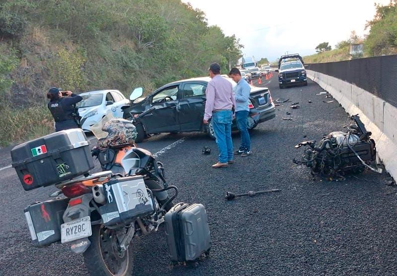 ¡GRAVA SUELTA LO MANDÓ VOLANDO A LA CANALETA!