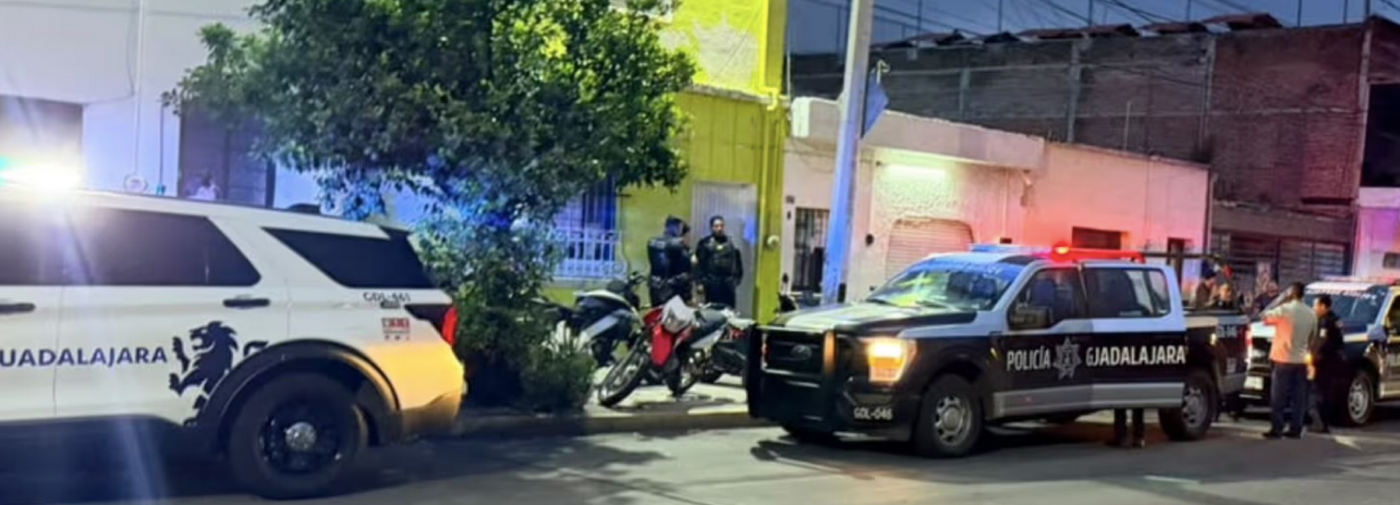 ¡JOVENCITO DE 13 AÑOS HIERE A SU PADRASTRO CUANDO IBAN A INGRESARLO A ANEXO EN GUADALAJARA