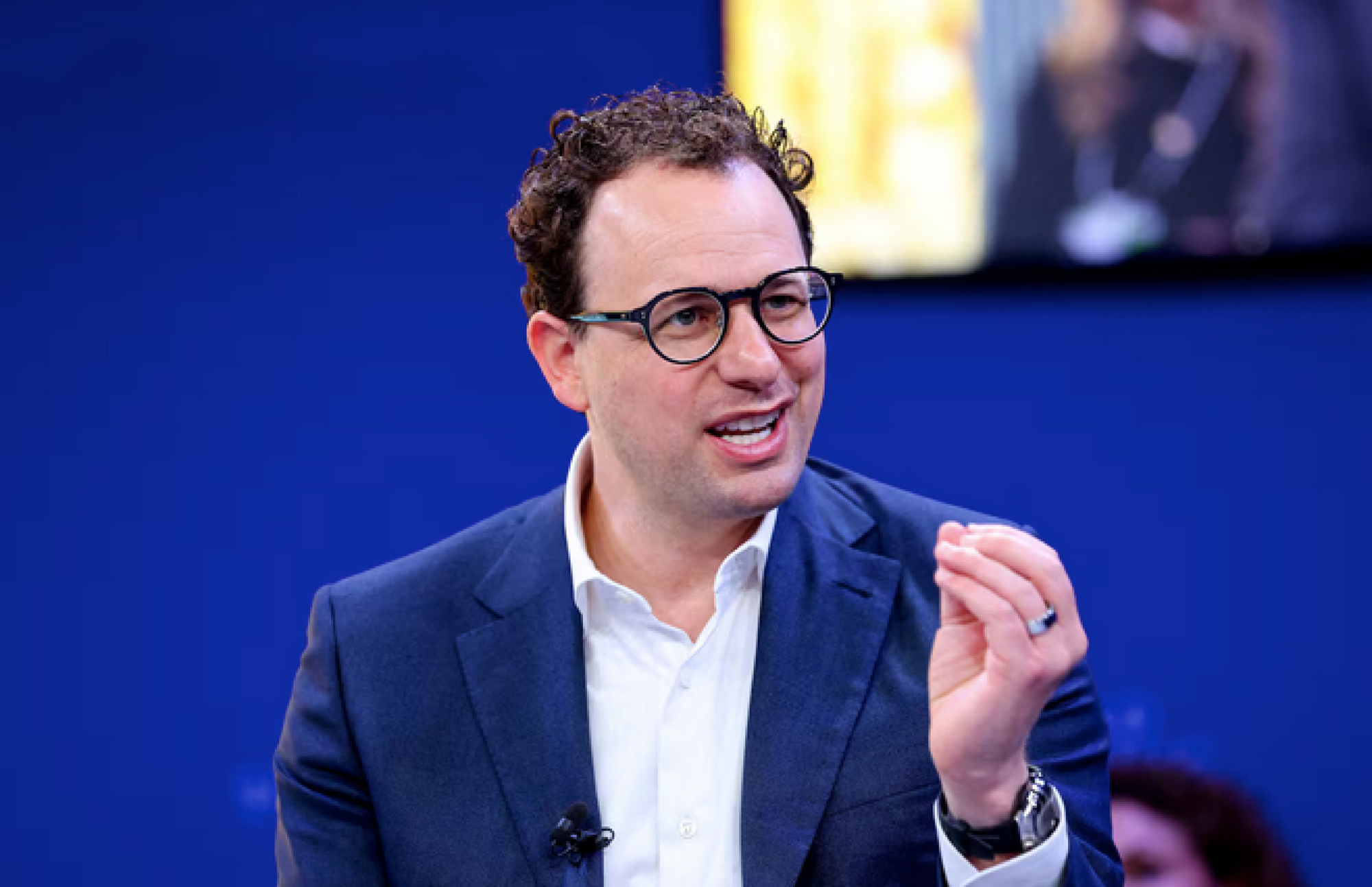 ¡BEIJING RECHAZA EL LLAMADO DEL CEO DE ANTHROPIC A FRENAR EL DESARROLLO DE IA DE CHINA!