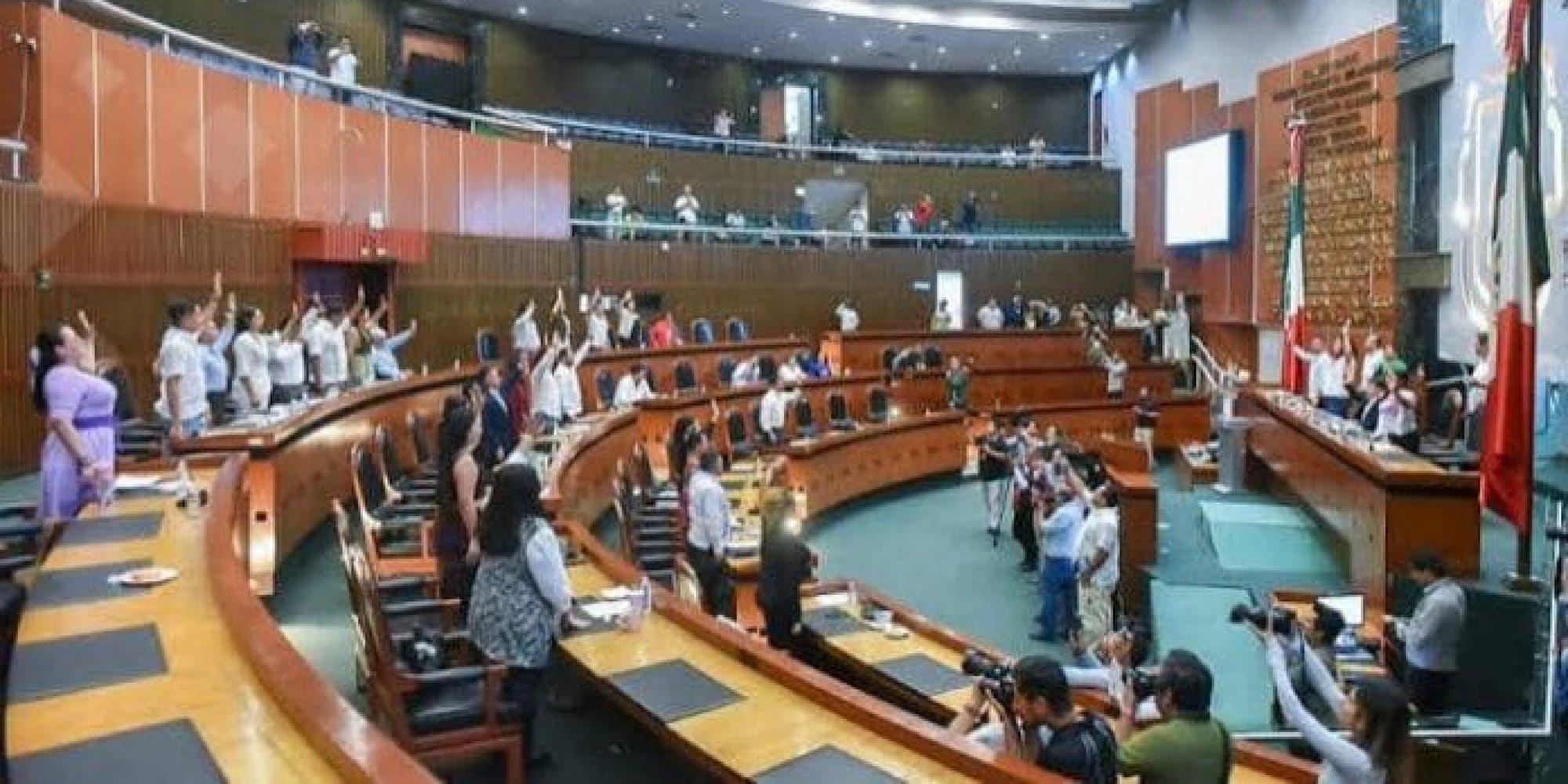 ¡SAQUEAN CON FIRMAS FALSAS EN CONGRESO DE GUERRERO!
