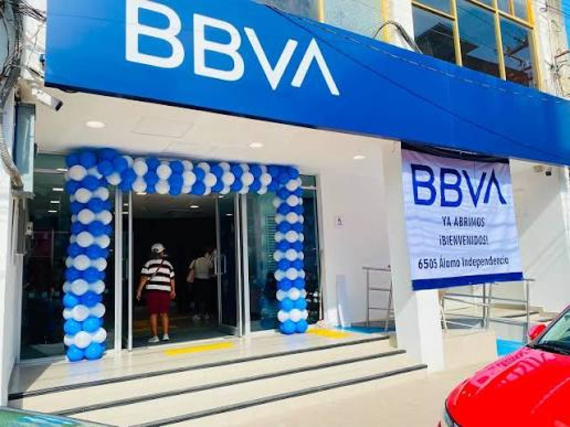 ¡LE ROBAN 20 MIL PESOS QUE RETIRÓ DEL BANCO!