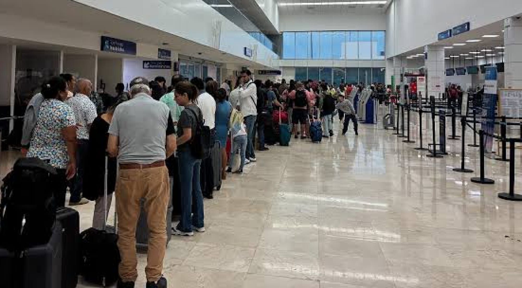 ¡VARADOS EN EL AEROPUERTO!