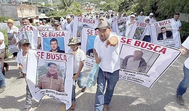 ¡MARCHAN EN GUERRERO; PIDEN RESCATAR A 8 RAPTADOS POR LA FM!