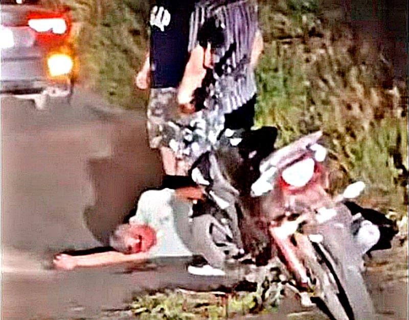 ¡DERRAPÓ JINETE MOTORIZADO SOBRE LA CARRETERA ESTATAL!
