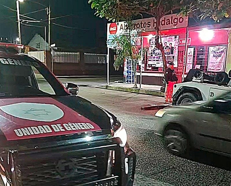 ¡DOS HAMPONES CON PISTOLAS ATRARON TIENDA DE ABARROTES!