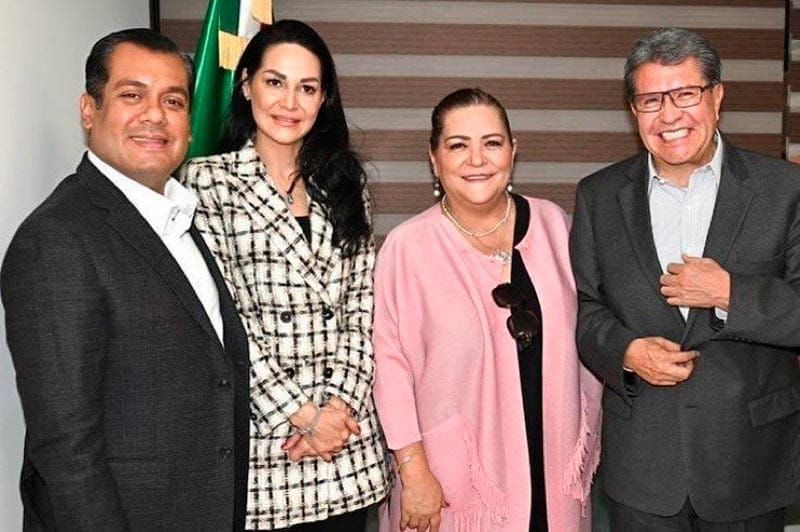 ¡SALPICAN A CHECO, PERO SE DEFIENDE!