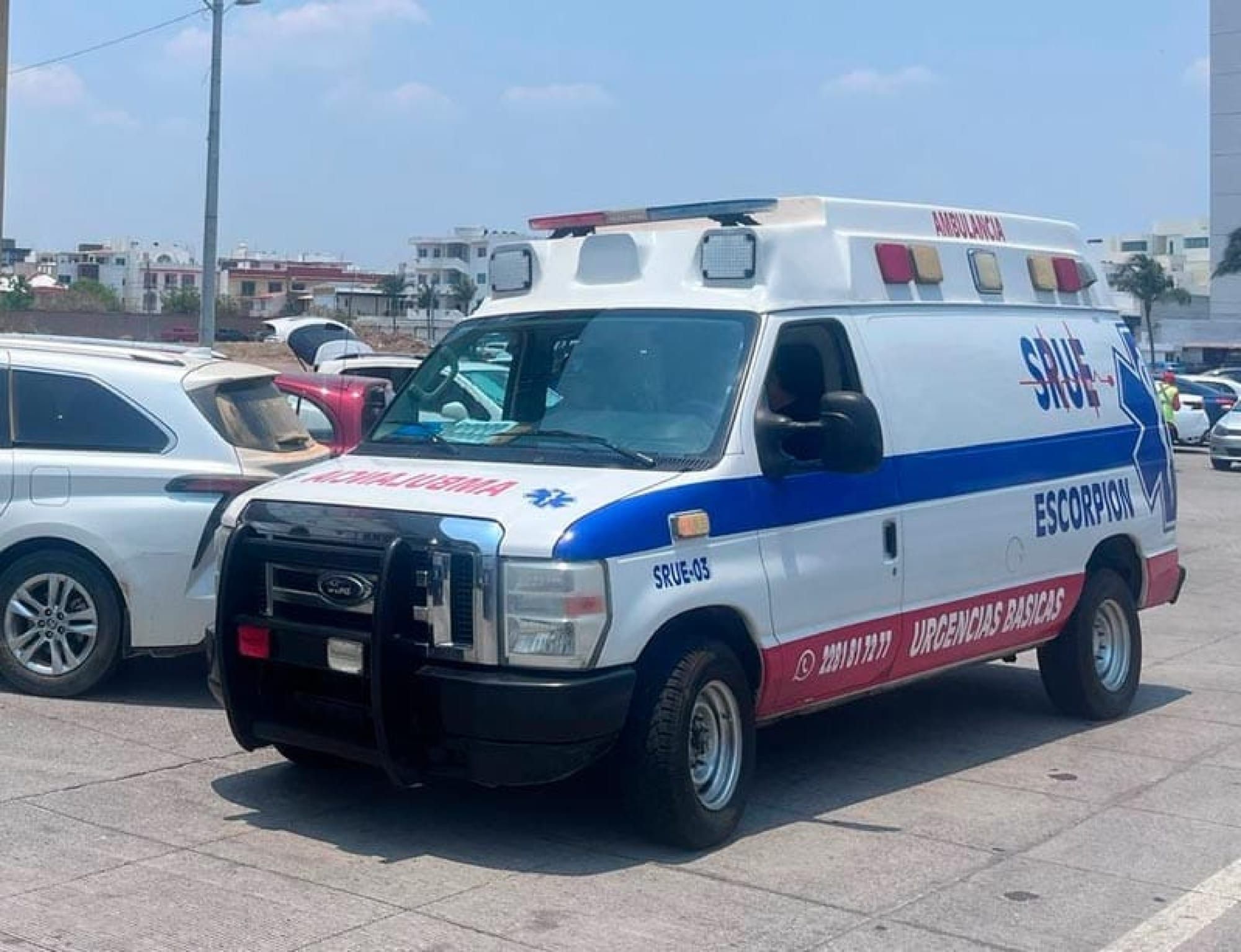 ¡OBRERO LESIONADO A MACHETAZOS SE BAJA DE LA AMBULANCIA PORQUE LE COBRARÍAN MIL 800!