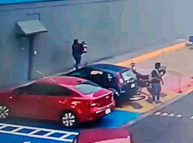 ¡‘RATA DE DOS PATAS’ SE ROBÓ UNA MOTO EN WALMART NORTE!
