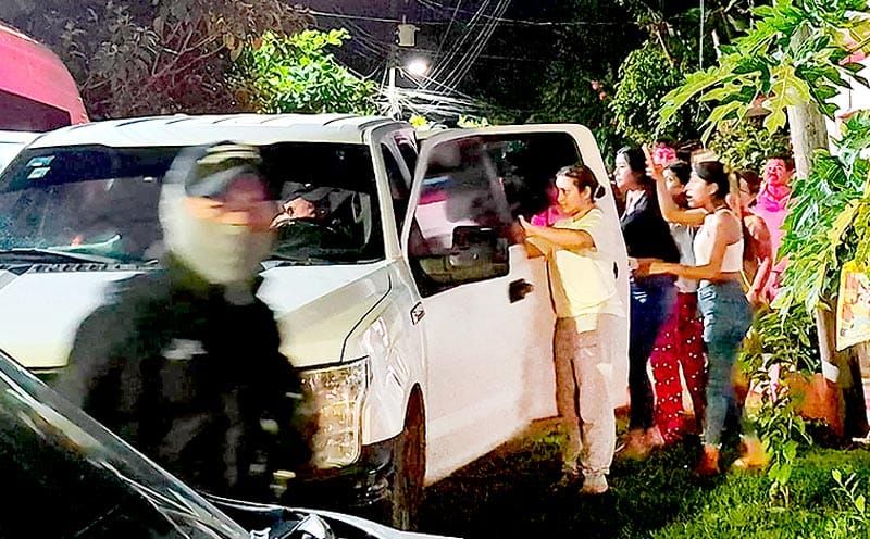 ¡CATEO EN MEDELLIN ASEGURARON 2 FRASCOS CON ALCOHOL Y MARIHUANA PARA LAS REUMAS!