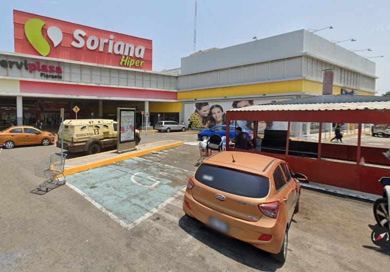 ¡ATRACAN A MUJER EN EL CAJERO DE SORIANA FLORESTA!