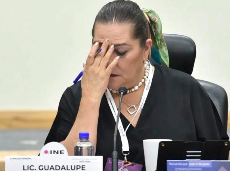 ¡NO TIENE MELLO! - PERO... ALISTA MALETAS...