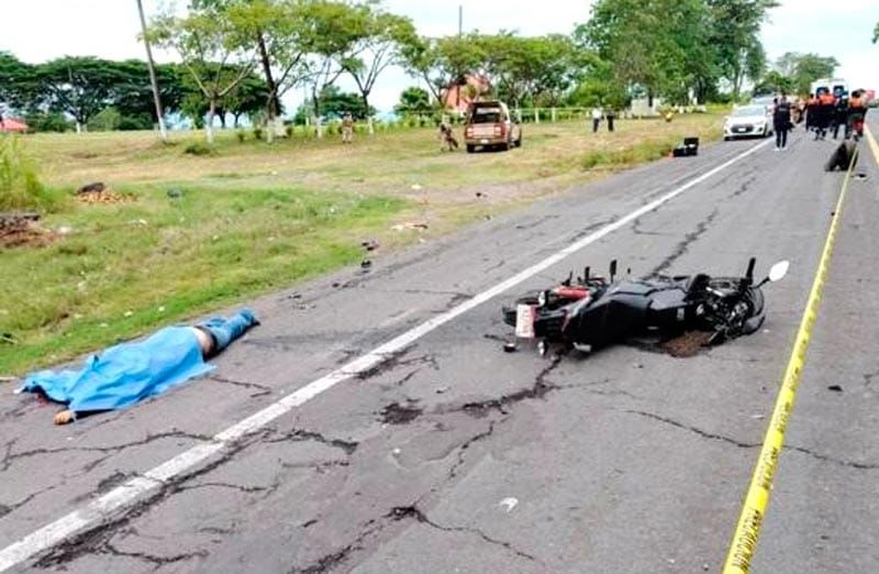 ¡MOTOCICLISTA CHOCÓ DE FRENTE CONTRA CAMIONETA!