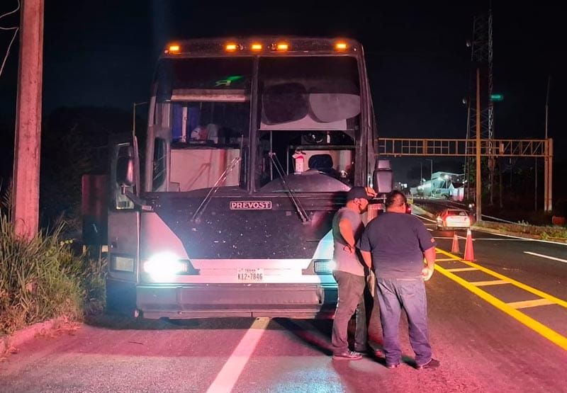 ¡AUTOBÚS ARROLLÓ A PEATÓN EN LA CASETA DE SAN JULIÁN!