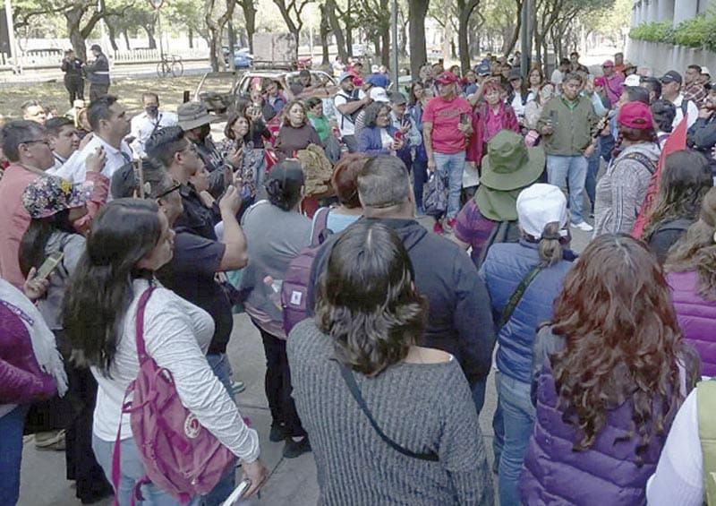 ¡DETONAN PETARDOS EN EL COLEGIO DE BACHILLERES; LESIONAN A DOCENTE!