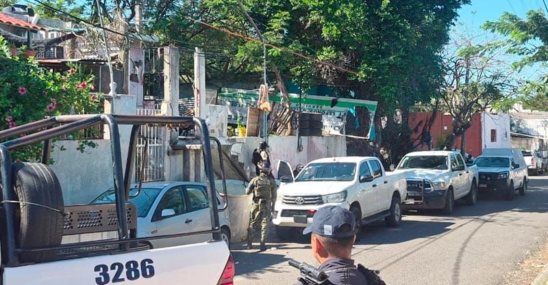 ¡EJECUTAN DOS CATEOS EN VIVIENDAS DE BOCA DEL RÍO!