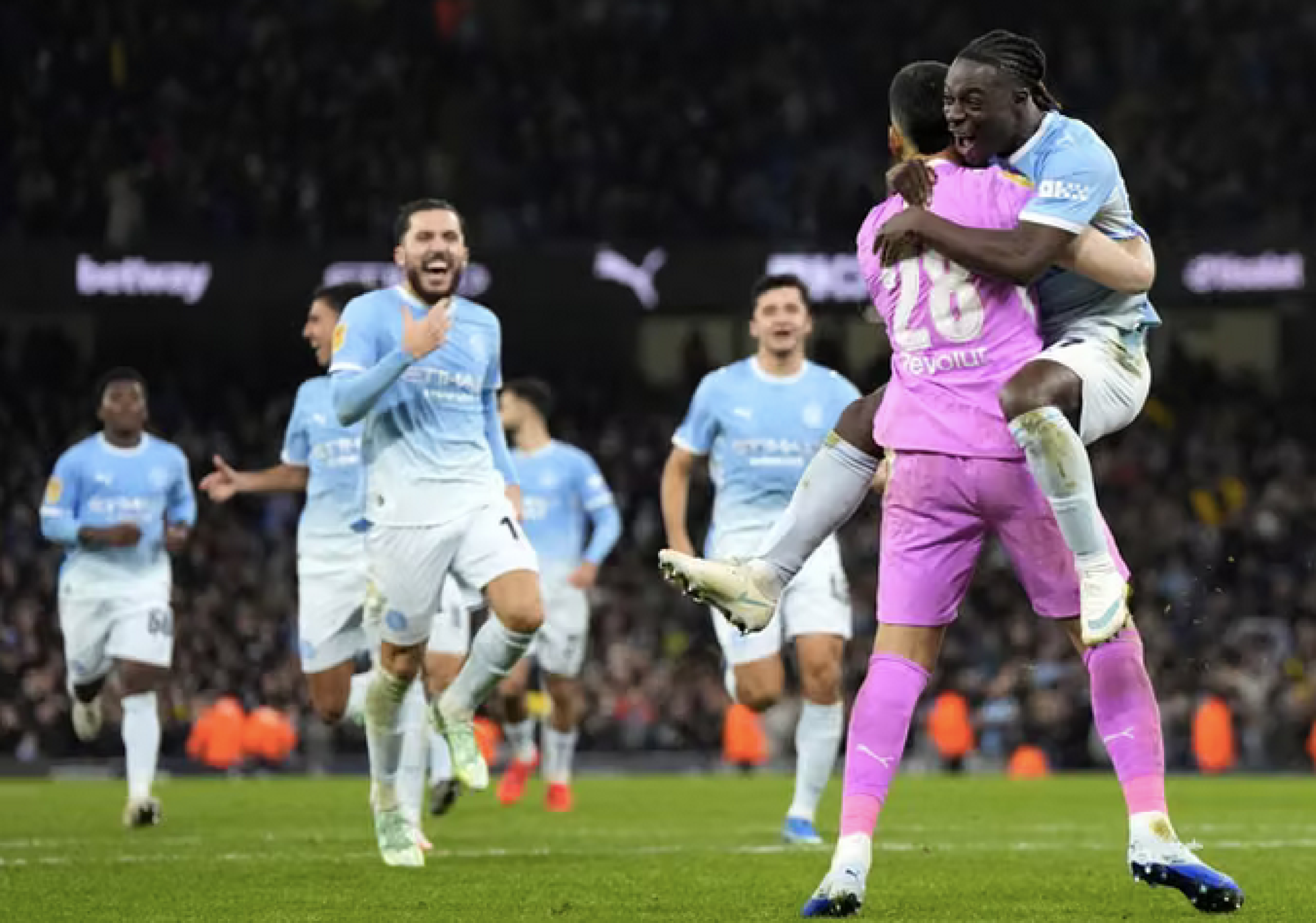 ¡AVANZAN MANCHESTER CITY Y LIVERPOOL EN LA COPA!