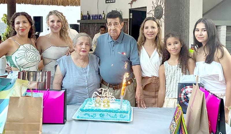 FESTEJO PARA DON ÁNGEL AGUIRRE