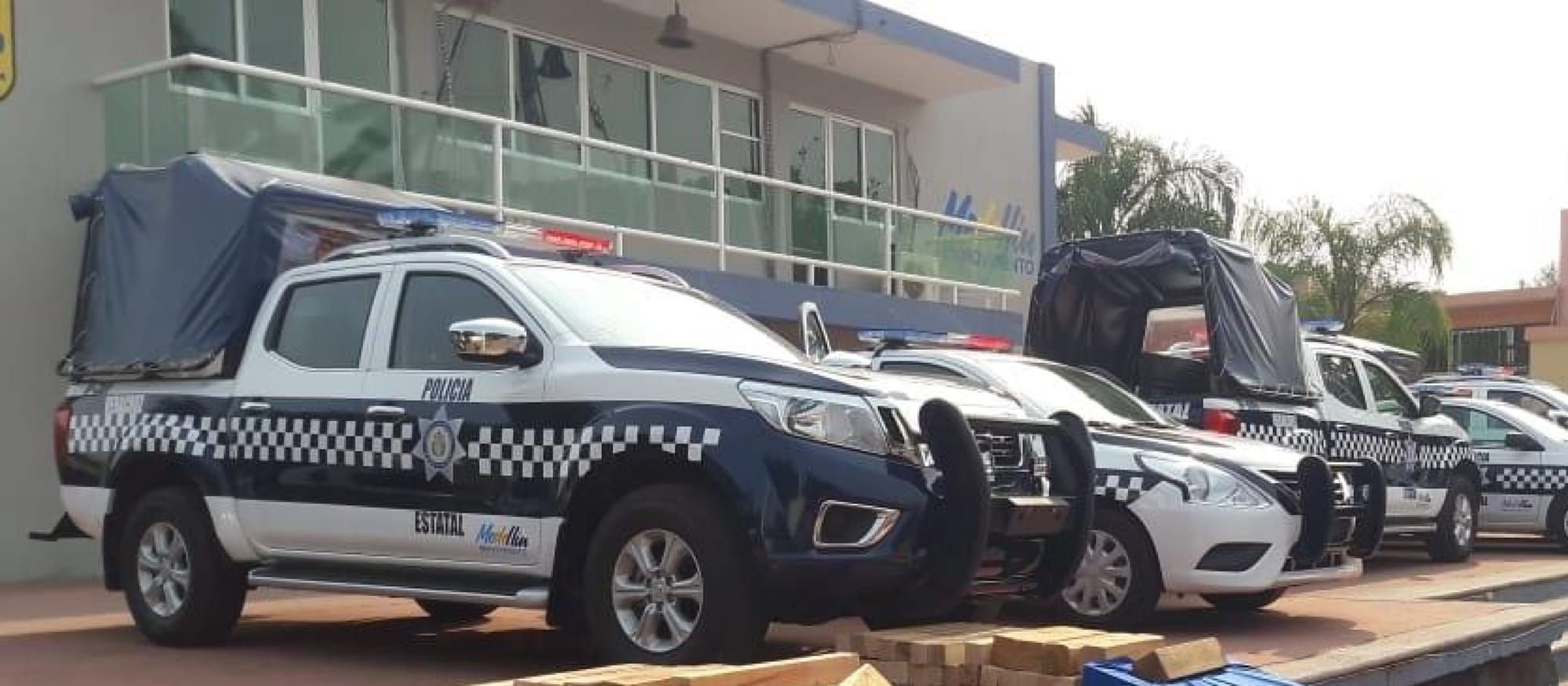 ¡HOMBRES ARMADOS SE LLEVAN CAMIONETA DE MUJER VENDEDORA!