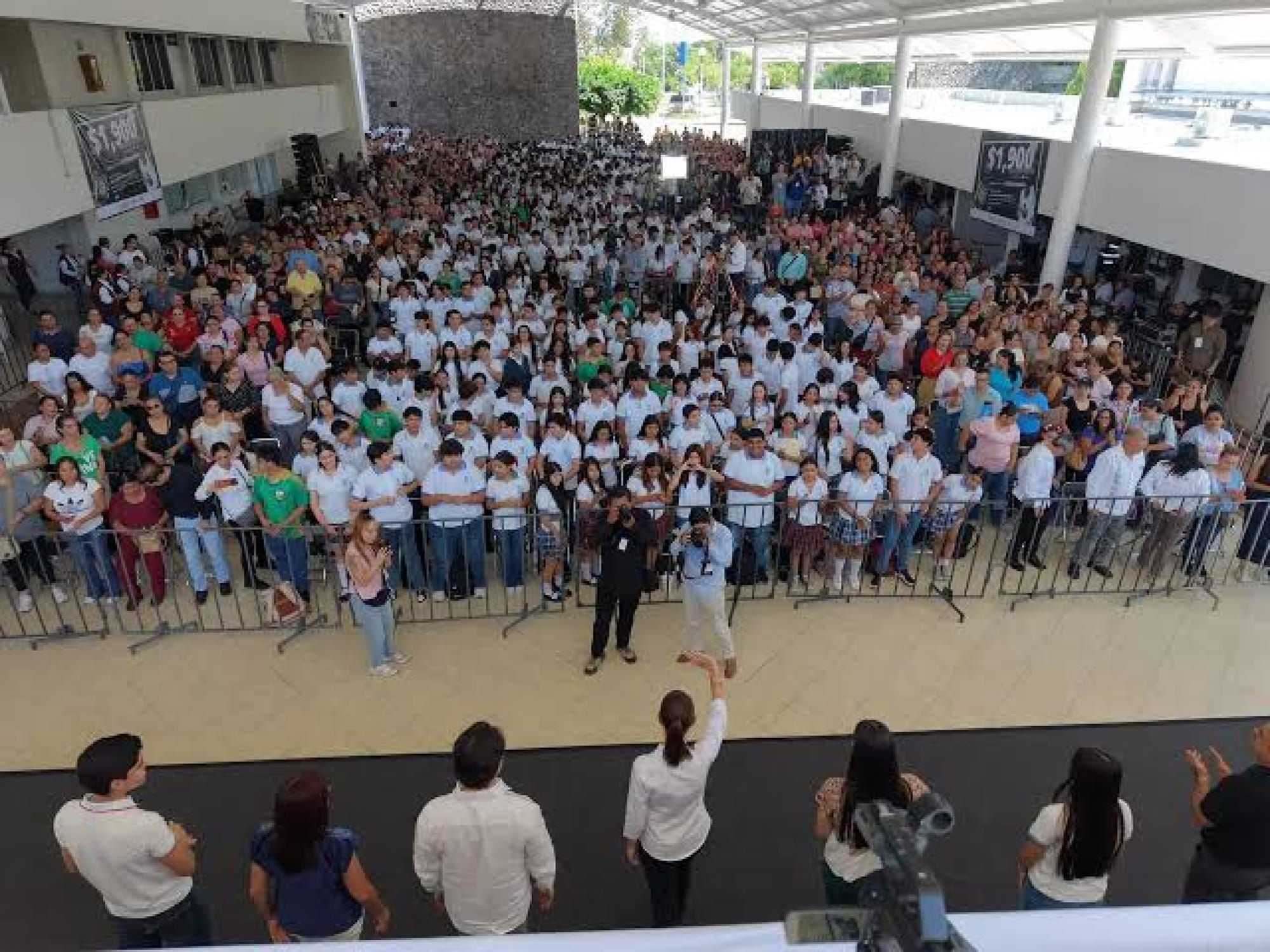 ¡“NO QUEREMOS UN CRÉDITO, SINO TENER PAZ”: RECLAMAN A CLAUDIA SHEINBAUM EN APATZINGÁN!