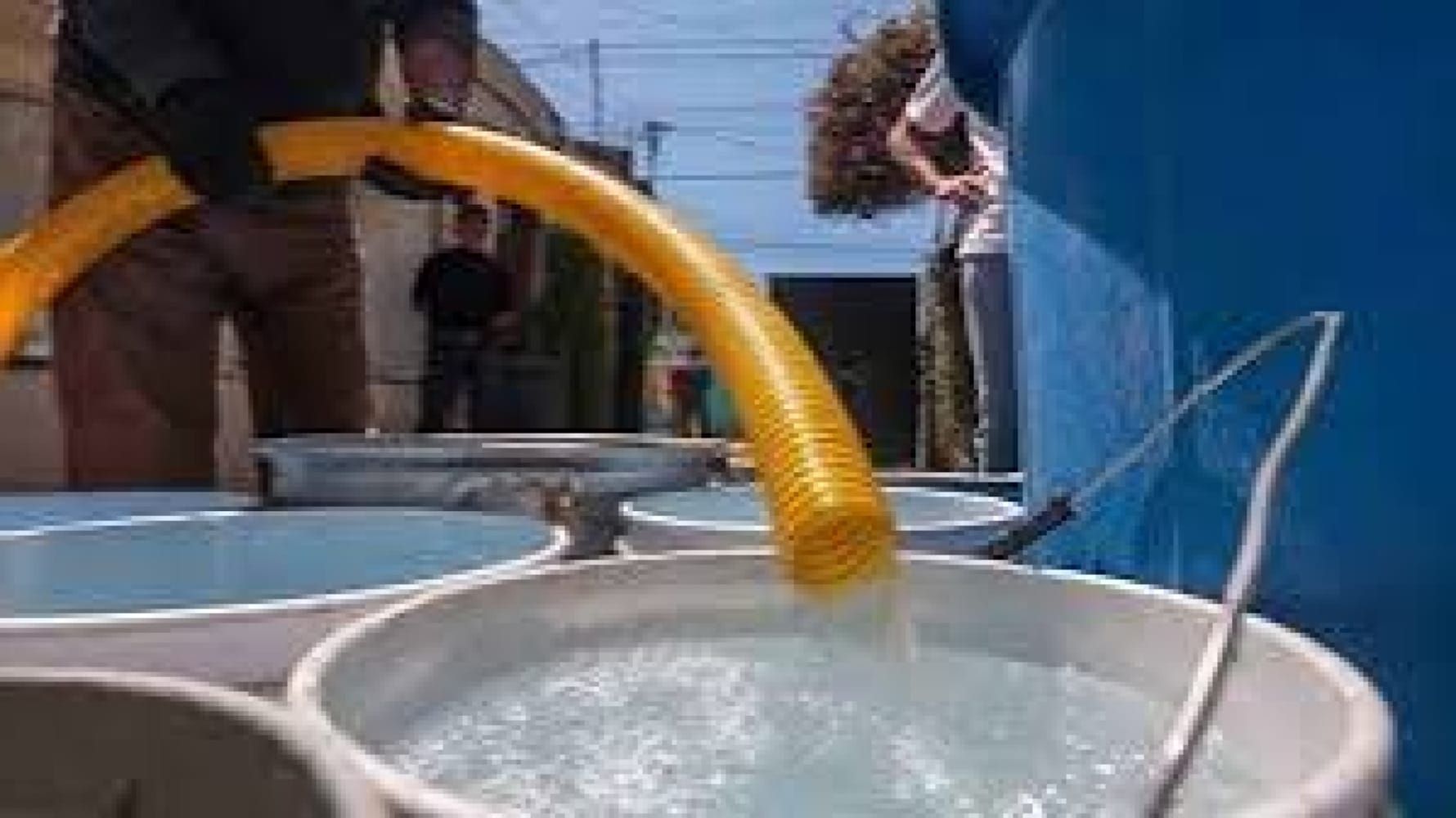 ¡SEIS HORAS SIN AGUA!