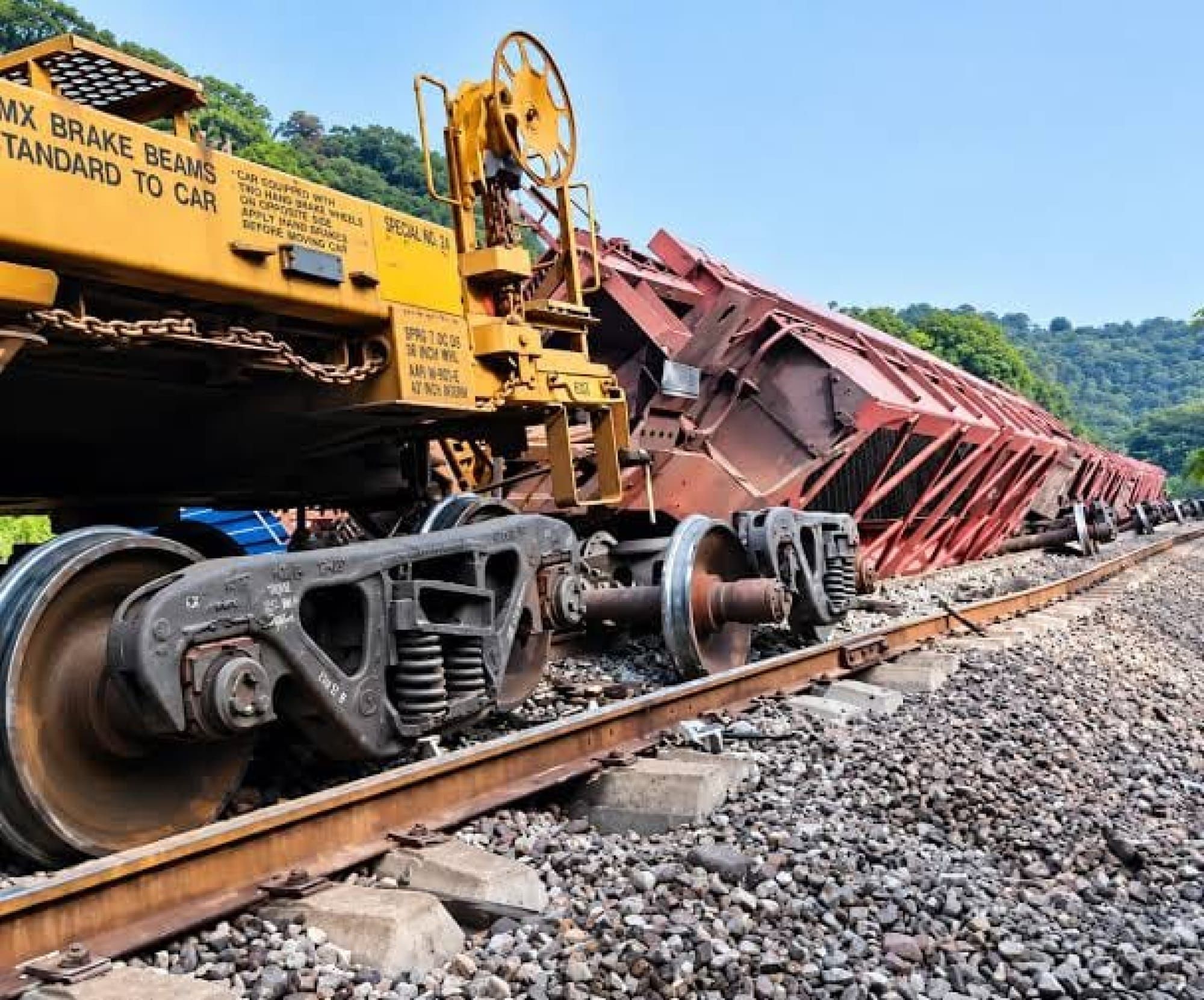 ¡DESCARRILA TREN EN TONILA, JALISCO; MUEREN DOS ELEMENTOS DE LA GUARDIA NACIONAL!