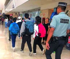 ¡ASEGURAN A 5 MENORES GUATEMALTECOS EN EL AEROPUERTO!