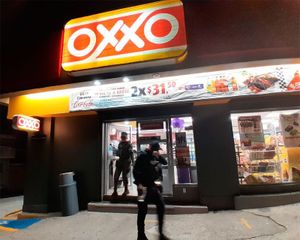 ¡ASALTAN TIENDA OXXO EN LA 21 DE ABRIL!