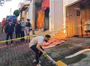 ¡MUJER SE SUICIDA LANZÁNDOSE DEL TERCER PISO!