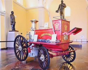 ¡HACEN HOMENAJE A BOMBEROS CON MEGA-EXPO DE FOTOGRAFÍA!