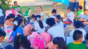 ¡NO TIENEN LUZ EN LA ESCUELA!