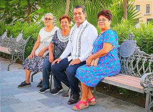 ¡CHEKO DEFIENDE A LOS ABUELITOS!