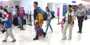 ¡COLOMBIANOS SIN PAPELES MIGRATORIOS SON ASEGURADOS EN EL AEROPUERTO!