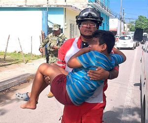 ¡TAXISTA ARROLLA A PEQUEÑO DE NUEVE AÑOS EN LAS AMAPOLAS! -Iba a la Tienda a Comprar Leche para el Desayuno