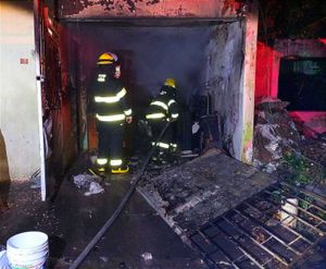 ¡SE INCENDIA VIVIENDA EN LA COLONIA LAGOS!