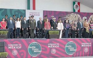 ¡LLAMAN A LA UNIDAD EN DESFILE MILITAR! -Sin los Poderes Legislativo y Judicial