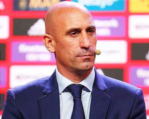 ¡LUIS RUBIALES DIMITE COMO PRESIDENTE DE LA EFEF!