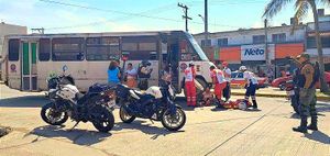 ¡CAFRE ARRASTRA Y CASI MATA A UNA ABUELITA! -QUEDO ABAJO DEL CAMIÓN DE LA RUTA LA POCHOTA