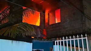¡FUEGO DEVORA CASA POR CORTO CIRCUITO!