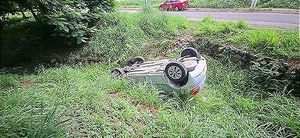 ¡QUEDA DE CABEZA! -Auto frente a la zona de la Marina