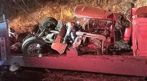 ¡BRUTAL ENCONTRONAZO EN LAS CUMBRES! -Dos Tráilers En la Puebla-Orizaba Deja un Muerto y Dos Heridos