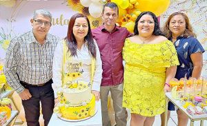 FIESTA SORPRESA PARA ESTHELA!