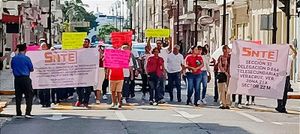 ¡MARCHA DE MAESTROS! -Exigen Destitución de Supervisor por Acoso