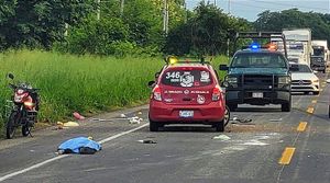 UNA CAMIONETA EMBISTE A UNA PAREJA DE MOTOCICLISTAS ¡UN MUERTO Y DOS LESIONADOS EN LA CARRETERA DE TIERRA BLANCA!