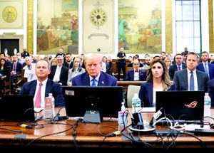 ¡TRUMP COMPARECE CON SUS HIJOS EN TRIBUNAL DE NY! -Por Fraude