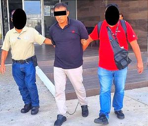 ¡CAE EXTORSIONADOR EN COATZACOALCOS! -ANDABA COBRANDO...