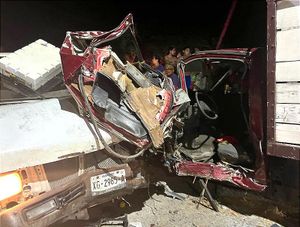 ¡“EL WUERO AGUADOR” COLISIONA CON UNA FAMILIA DE COMERCIANTES! -MANEJABA PASADO DE COPAS Y DEJA TRES HERIDOS