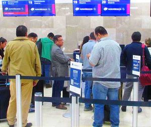 ¡HASTA TRES HORAS SE RETRASAN LOS VUELOS! -Por la Neblina en la CDMX