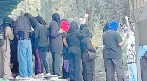 ¡ENCAPUCHADOS VANDALIZAN INSTALACIONES DEL CCH SUR! -"...con el pretexto de que se cumpla un pliego petitorio que no han entregado a las autoridades respectivas..."