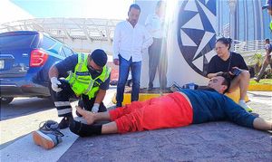 ¡MOTOCICLISTA SE IMPACTA CONTRA CAMIONETA! -En el Bulevar Ruíz Cortines