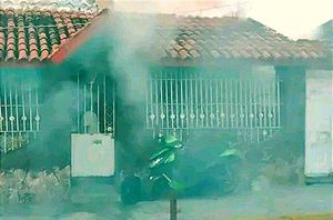 POR LAS VELADORAS ENCENDIDAS... ¡SE INCENDIA LA VIVIENDA POR ALTAR DE MUERTOS! -Sin víctimas
